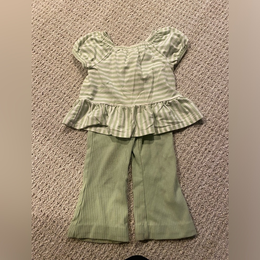 Cat & Jack
2T set